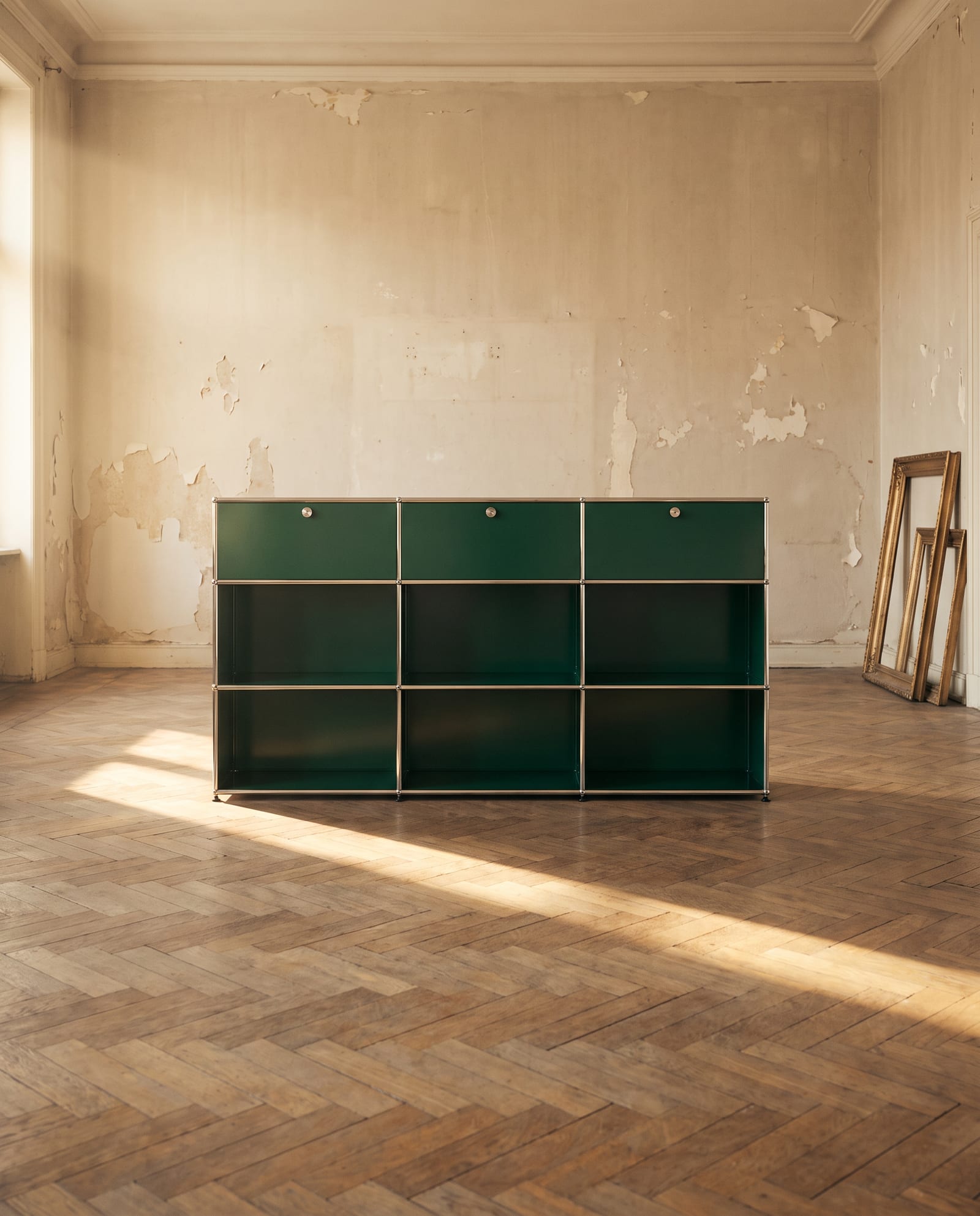 Haller Lowboard in USM Grün, aufgenommen: Galerie